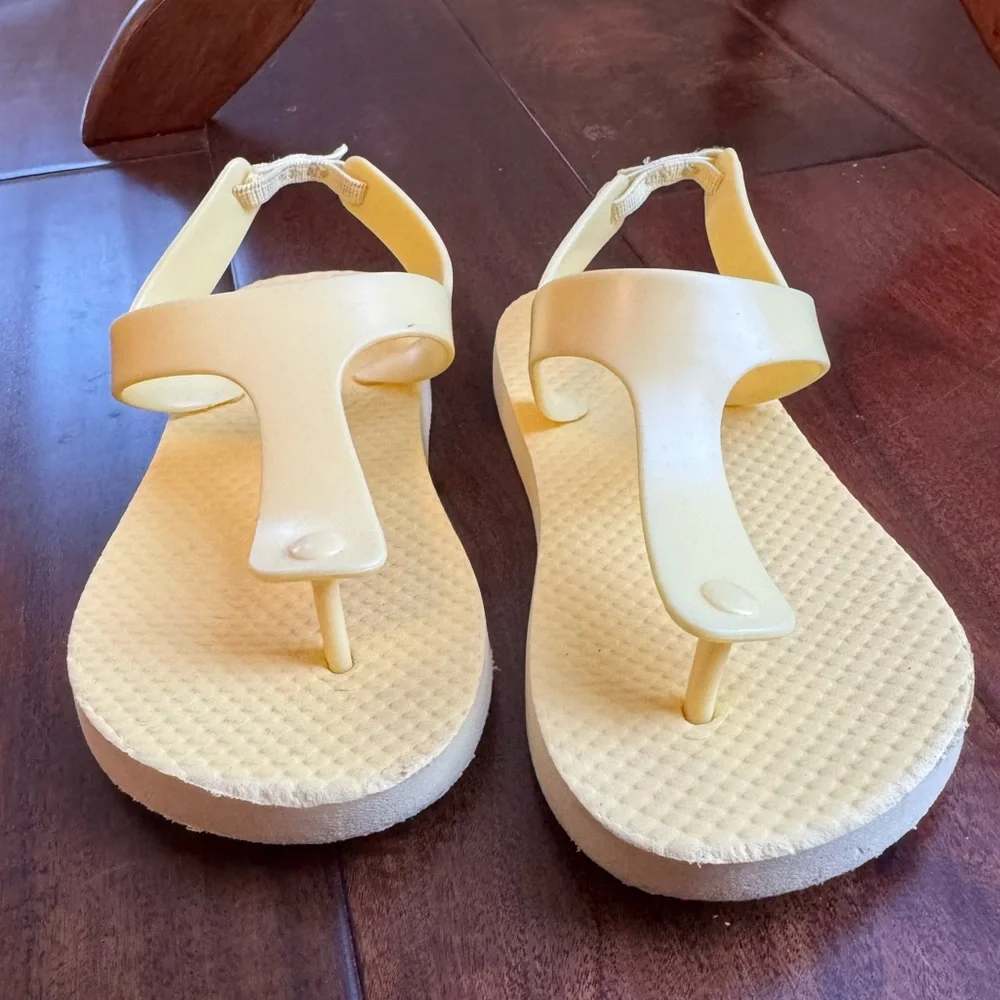 Old Navy | Little Girl Sandal in Sunbeam | 10